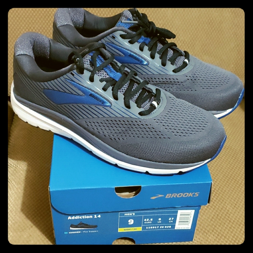 Brooks Addiction 14 Men size 9 + Free Gift
